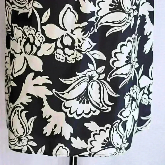 Talbots Size 8 100% silk black/white sleeveless back button blouse - Picture 3 of 11